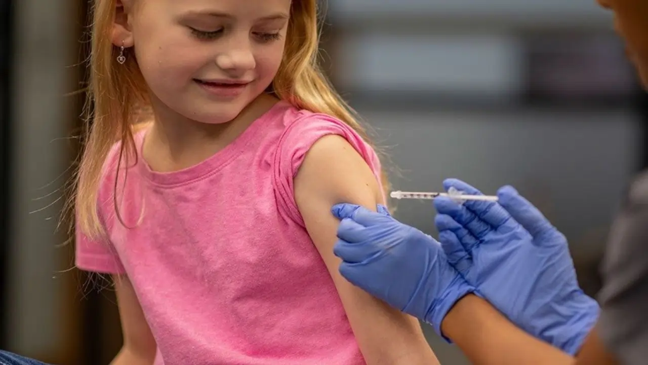 मानसून के मौसम से पहले बच्चों को टीका लगाना क्यों होता है ज़रूरी